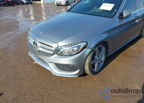2016 Mercedes-Benz C 300 Sport 4Matic z USA, uszkodzony, nr VIN 55SWF4KB1GU166150
